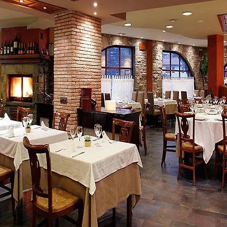 Hotel Casbas 3*